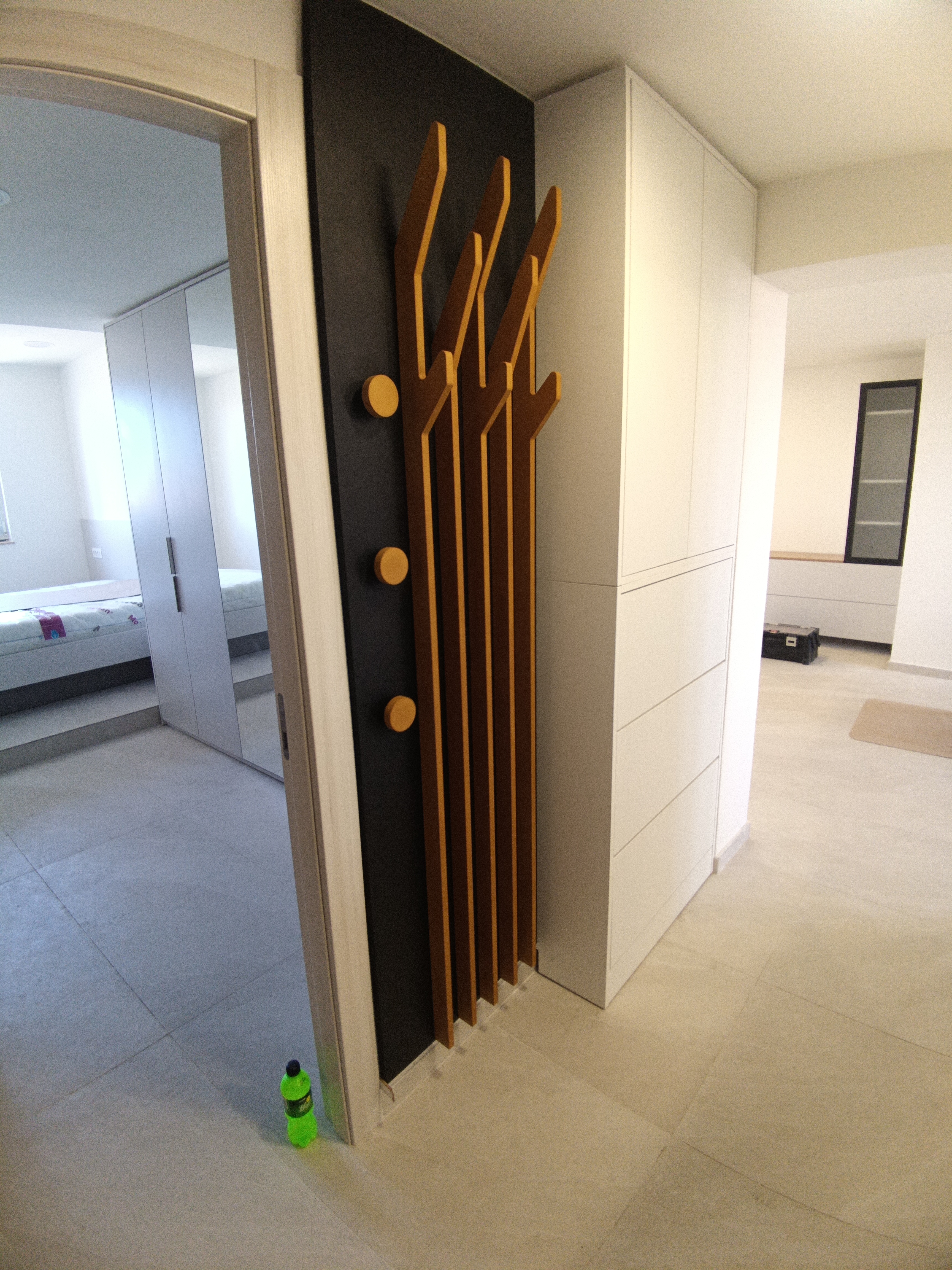 Moderni ulaz - vješalica