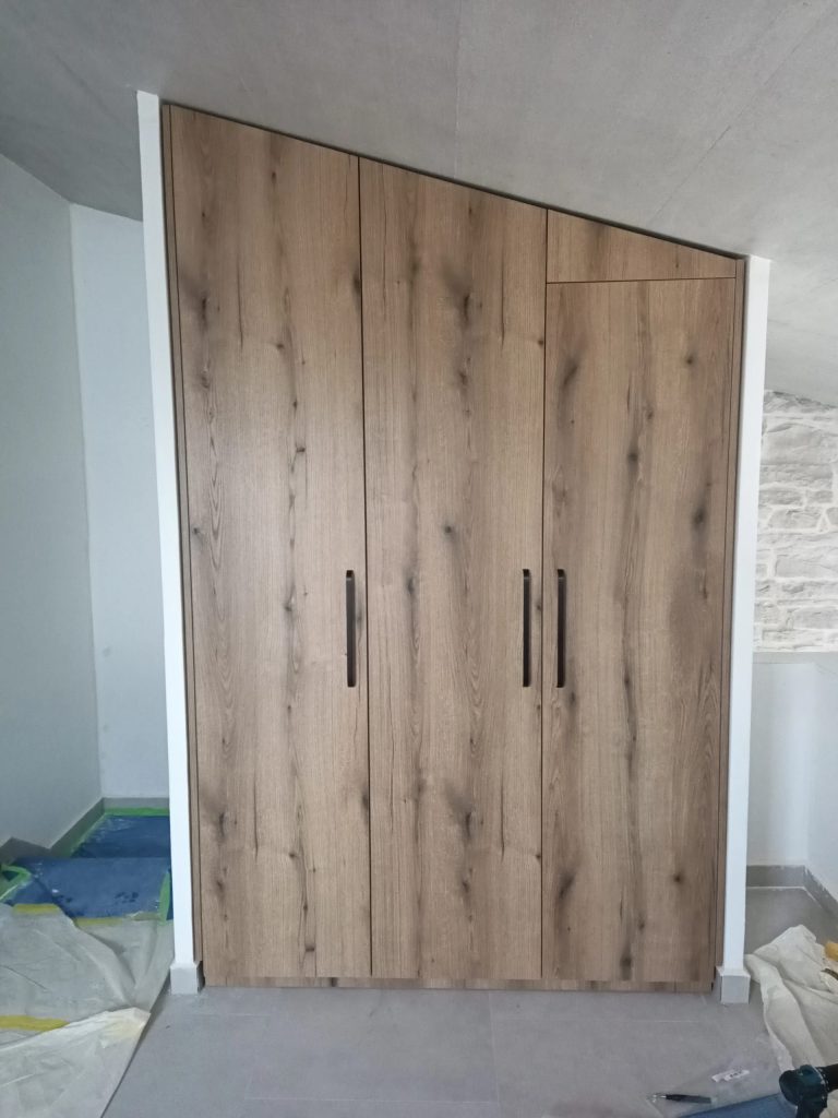 Garderobni ormar za apartman