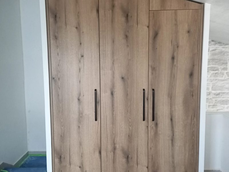 Garderobni ormar za apartman