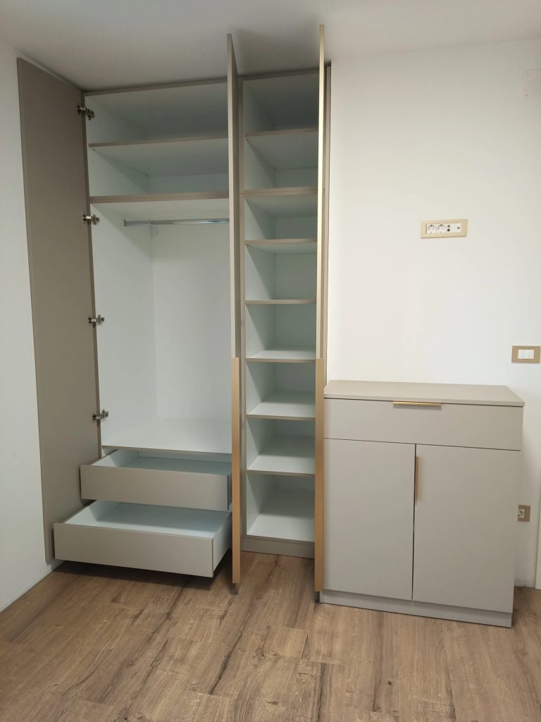 Garderobni ormari s ogledalom, detalj 2