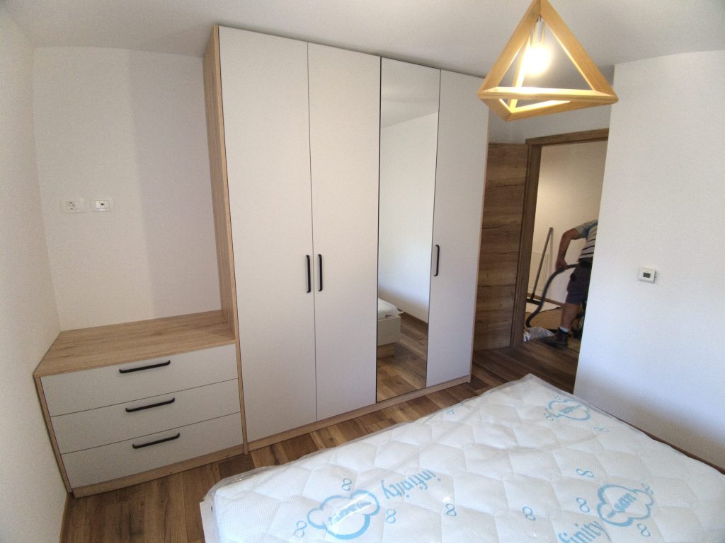 Spavaća soba s garderobnim ormarom, detalj 3