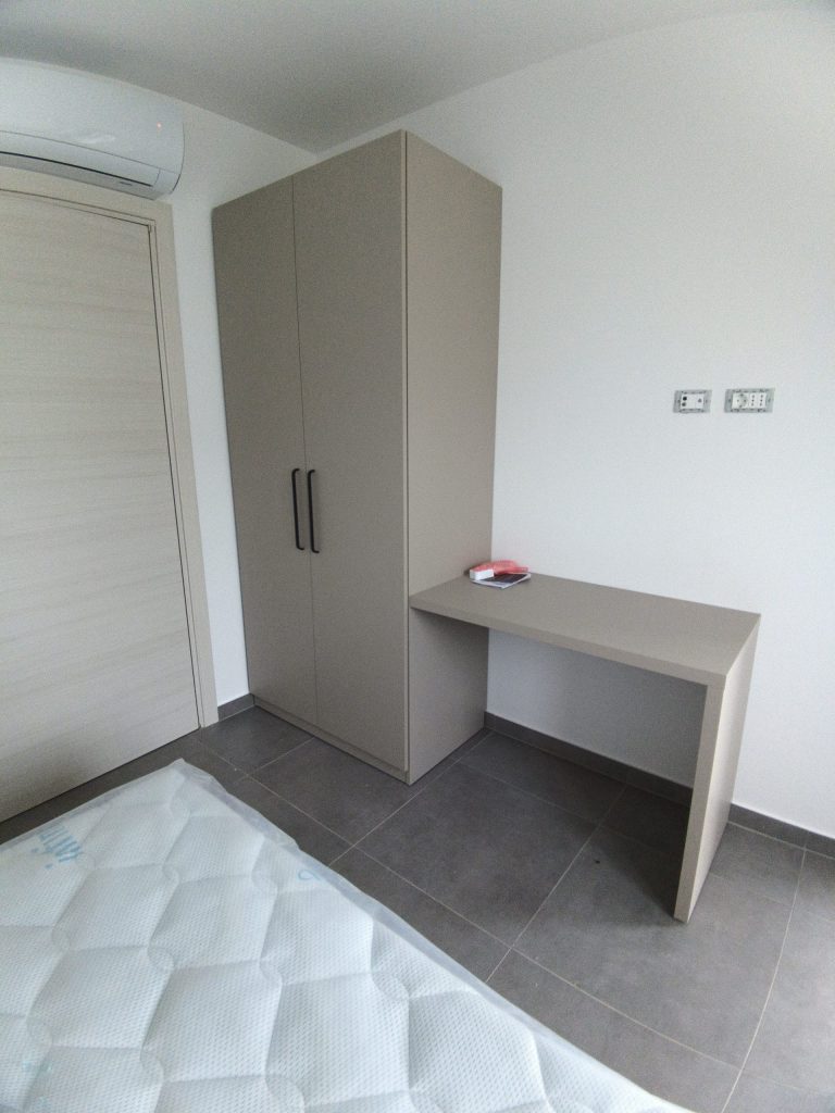 Opremanje trosobnog apartmana namještajem po mjeri