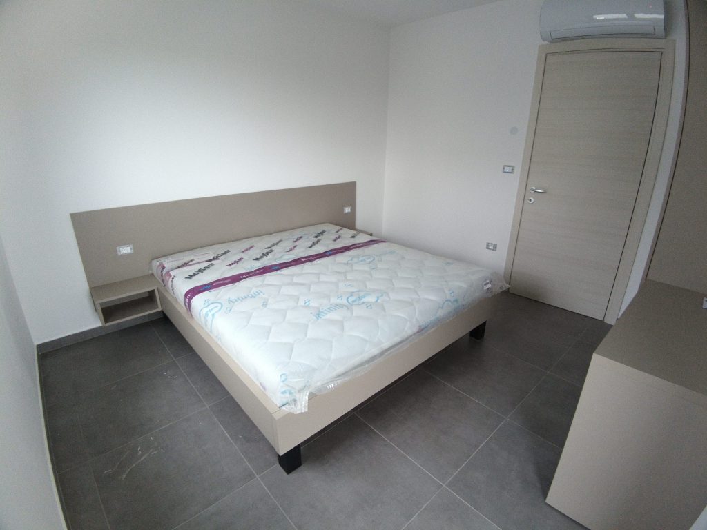 Opremanje trosobnog apartmana namještajem po mjeri