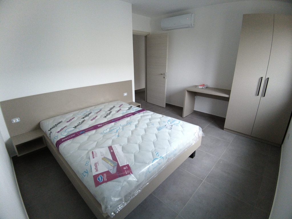 Spavaća soba s kompletnim namještajem po mjeri